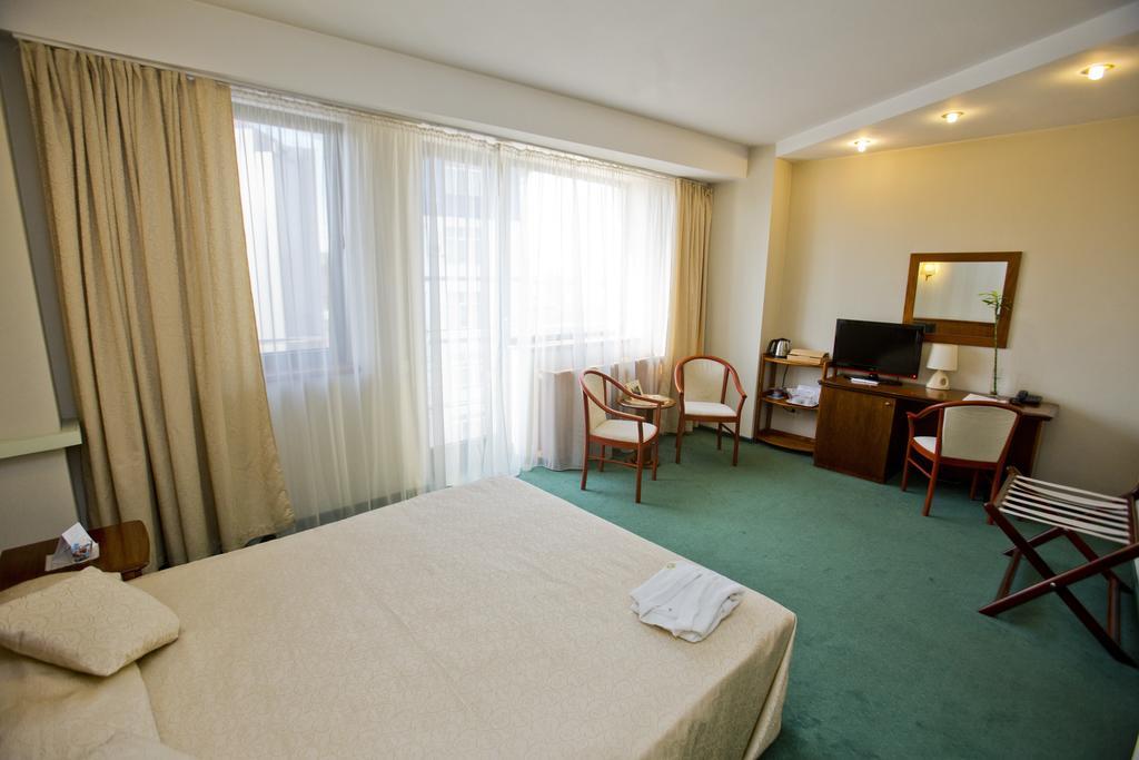 Hotel Dan Boekarest Kamer foto