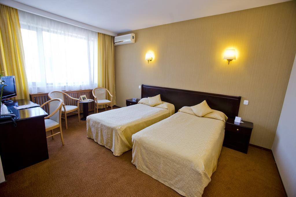 Hotel Dan Boekarest Buitenkant foto