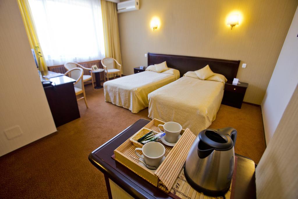 Hotel Dan Boekarest Buitenkant foto