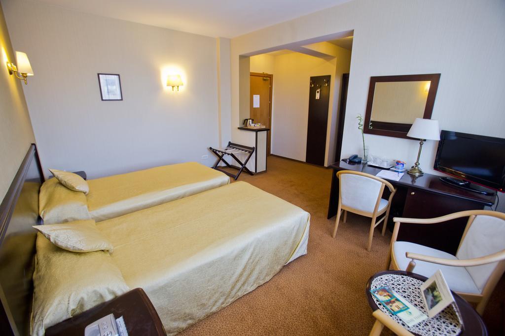 Hotel Dan Boekarest Kamer foto