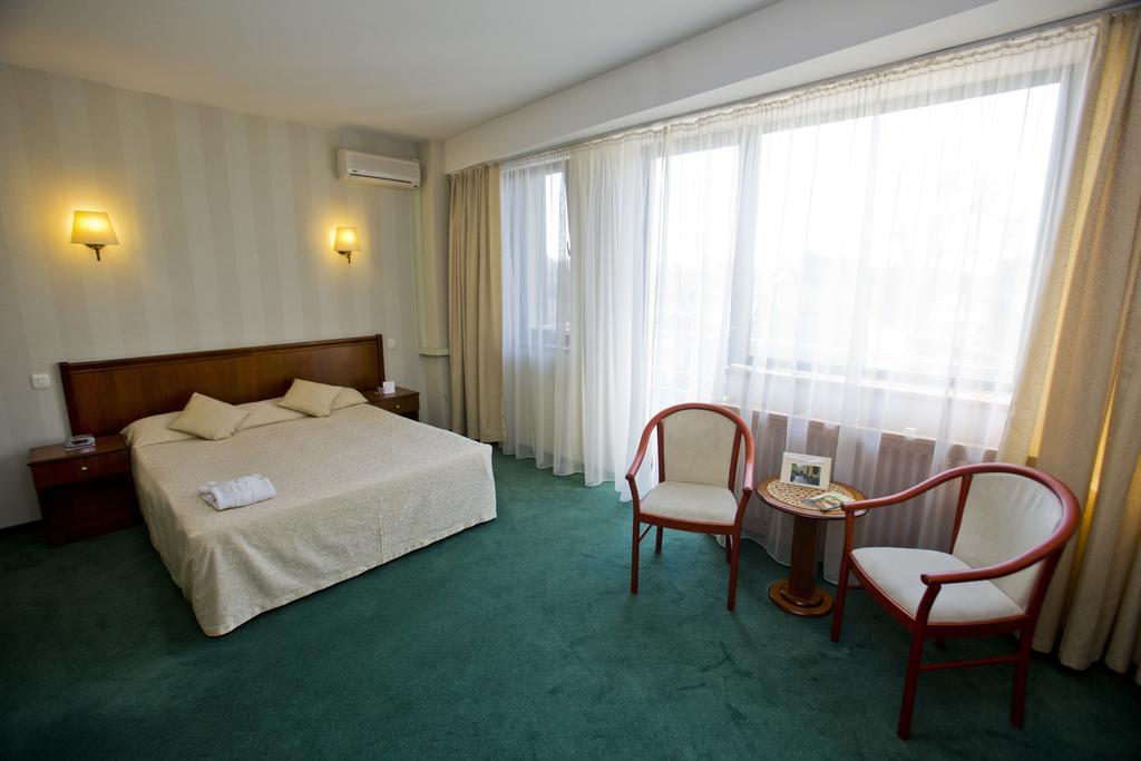 Hotel Dan Boekarest Kamer foto