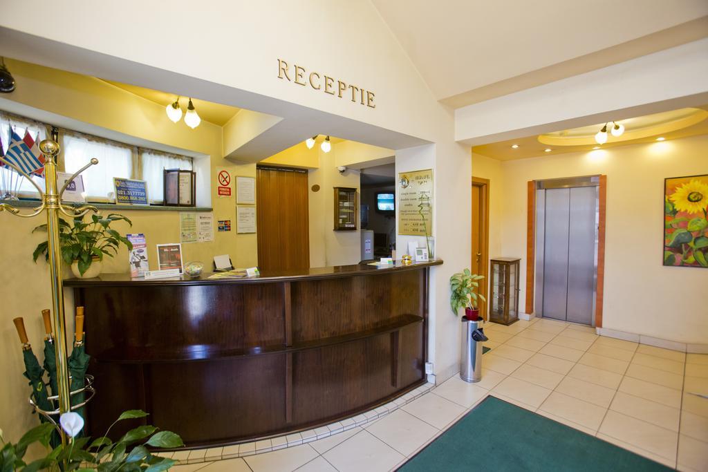 Hotel Dan Boekarest Buitenkant foto